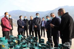 <b>向全县人平易近致以夸姣福</b>