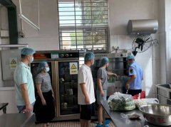 <b>针对现场查抄发觉的食物留样、切配加工、餐具</b>